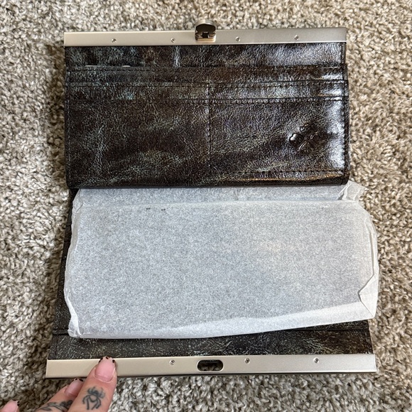 Brand new Patricia Nash Wallet - Picture 3 of 6